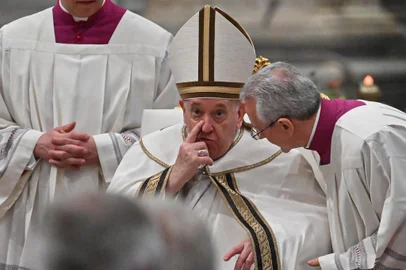 Pope Francis presides over a mass for the Solemnity of the Conversion of St Paul - Celebration of Second Vespers, on January 25, 2023 at the Basilica of St Paul Outside-the-Walls in Rome. (Photo by Filippo MONTEFORTE / AFP)<!-- NICAID(15331179) -->