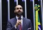 Eduardo Bolsonaro anuncia que vai se licenciar do mandato de deputado federal