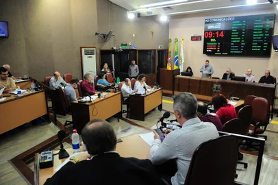 CAXIAS DO SUL, RS, BRASIL, 16/03/2023. Câmara de Vereadores de Caxias do Sul vota modificações no projeto de reforma da previdência dos servidores municipais nesta quinta (16). (Bruno Todeschini/Agência RBS)Indexador: BTK<!-- NICAID(15376684) -->