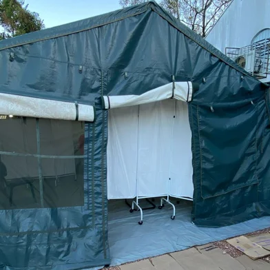Primeira tenda do Exército começa a receber pacientes com sintomas de dengue em Porto Alegre<!-- NICAID(16027012) -->