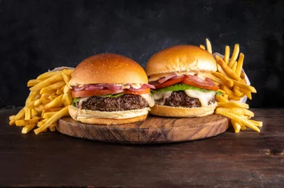 T. T. Burger, Roteiro de Sara<!-- NICAID(15788063) -->