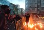 Protestos aumentam no Irã após morte de jovem detida pela "polícia da moral"