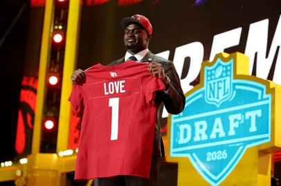 PITTSBURGH, PENNSYLVANIA - APRIL 23: Jeremiyah Love of Notre Dame celebrates after being selected third overall pick by the Arizona Cardinals during Round One of the 2026 NFL Draft at Acrisure Stadium on April 23, 2026 in Pittsburgh, Pennsylvania.   Emilee Chinn/Getty Images/AFP (Photo by Emilee Chinn / GETTY IMAGES NORTH AMERICA / Getty Images via AFP)<!-- NICAID(16272078) -->