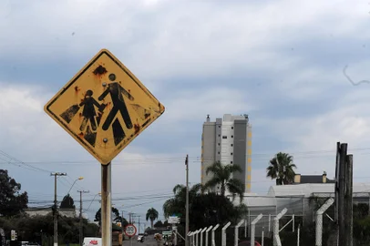 CAXIAS DO SUL, RS, BRASIL, 18/08/2021 - Fotos de placas de trânsito para pauta sobre problemas na reposição de placas (em função de falta de aço). (Marcelo Casagrande/Agência RBS)<!-- NICAID(14865592) -->