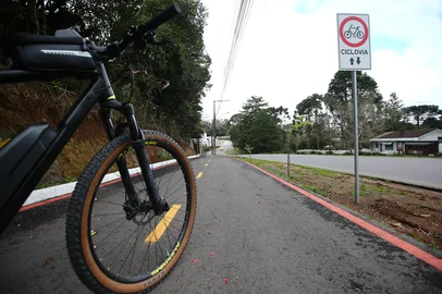 FARROUPILHA, RS, BRASIL, 07/08/2026. Farroupilha entregou oficialmente a Ciclovia Desvio da Cerveja, obra que passa a ser a segunda maior ciclovia do Rio Grande do Sul. O nome faz referência ao Desvio Blauth. (Porthus Junior/Agência RBS)<!-- NICAID(16342219) -->