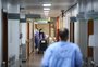 Emergências hospitalares de Porto Alegre seguem superlotadas mesmo após abertura de novos leitos