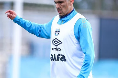 RS - FUTEBOL/ TREINO GREMIO 2025 - ESPORTES - Balbuena e jogadores do Gremio realizam treino tÃ©cnico durante a manha desta terca-feira, no CT Luiz Carvalho, na preparaÃ§Ã£o para a partida valida pelo Campeonato Brasileiro 2025. FOTO: LUCAS UEBEL/GREMIO FBPA<!-- NICAID(16094904) -->