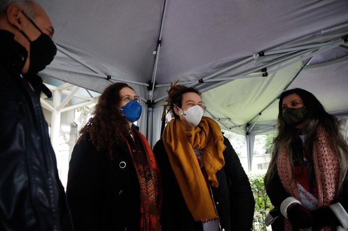 O dia frio não atrapalhou a animação dos voluntários por poderem colaborar