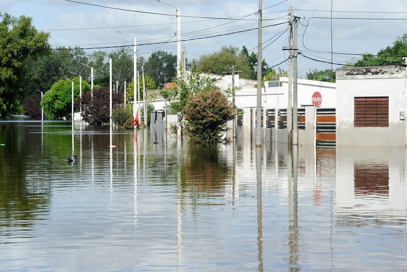 This handout picture released by Uruguay's Presidency shows the aftermath after heavy rains flooded a neighbourhood in Florida, Uruguay on March 21, 2024. (Photo by Susana TROUDE-LESCOUT / Uruguay's Presidency / AFP) / RESTRICTED TO EDITORIAL USE - MANDATORY CREDIT "AFP PHOTO / URUGUAY'S PRESIDENCY / SUSANA TROUDE-LESCOUT" - NO MARKETING NO ADVERTISING CAMPAIGNS - DISTRIBUTED AS A SERVICE TO CLIENTS<!-- NICAID(15712988) -->