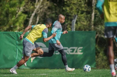 Último treino antes do jogo entre Juventude x Sport, na retomada do Campeonato Brasileiro. Na foto, Reginaldo.<!-- NICAID(16079408) -->