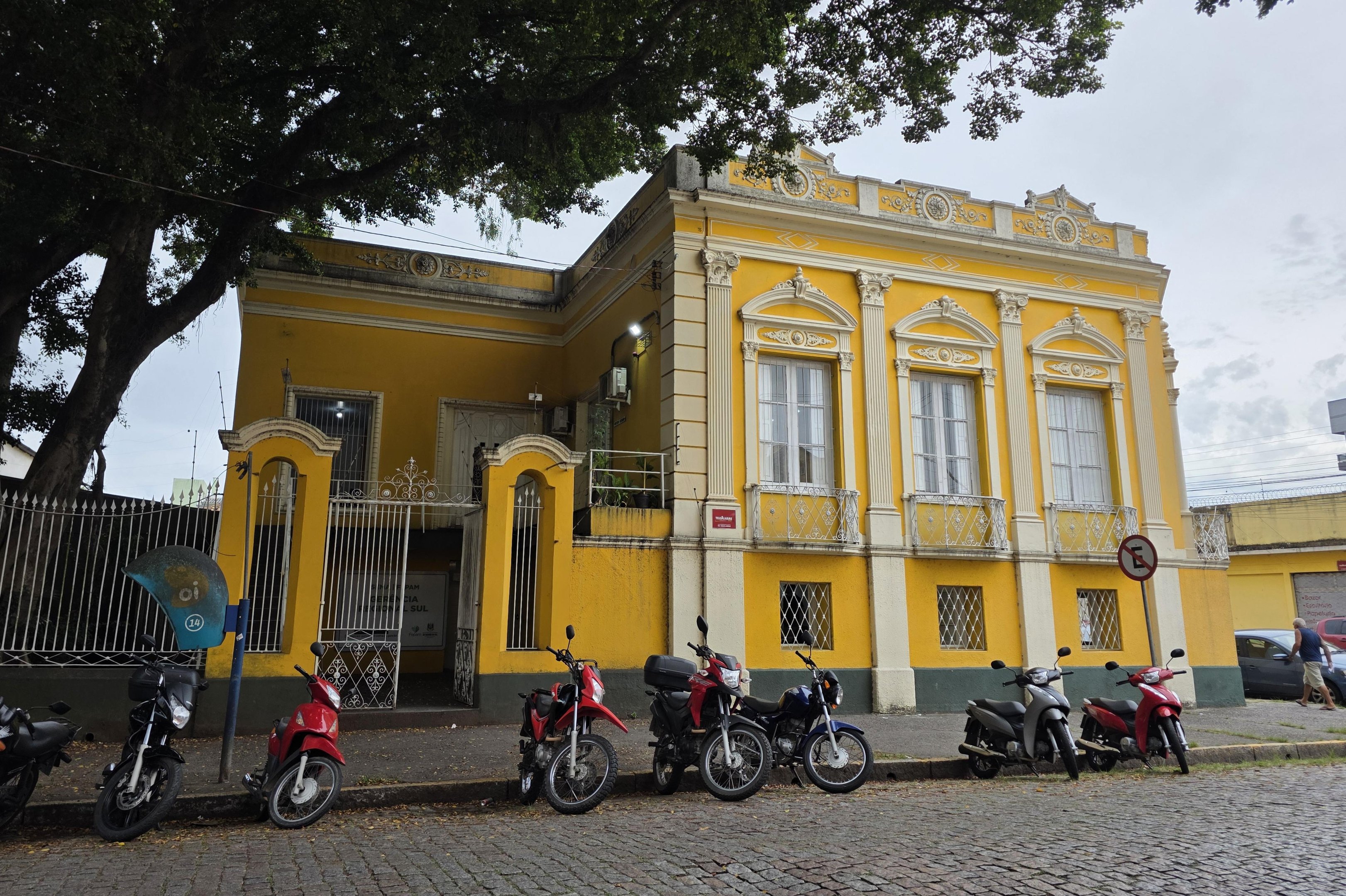 Pr&eacute;dio que abriga &oacute;rg&atilde;os estaduais em Pelotas apresenta risco el&eacute;trico; reforma est&aacute; prevista para mar&ccedil;o