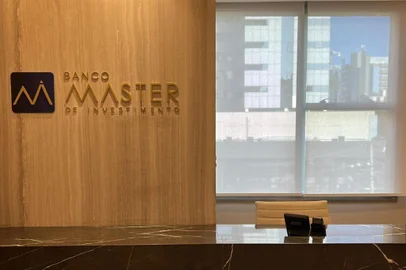 Banco Master de Investimentos<!-- NICAID(15551225) -->