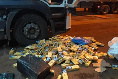 Duas carretas com contrabando do Paraguai são apreendidas na BR-386, em Seberi<!-- NICAID(15508819) -->