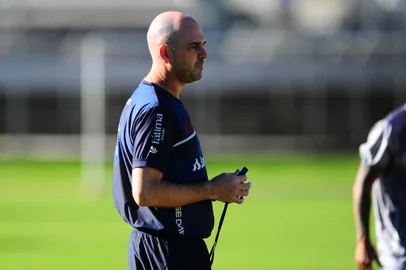 CAXIAS DO SUL, RS, BRASIL, 31/08/2021. Treino do Caxias no CT Baixada Rubra/Vanderlei Bersaghi. O Caxias se prepara para a última rodada da primeira fase da Série D do Campeonato Brasileiro. Na foto, técnico Rafael Jaques. (Porthus Junior/Agência RBS)<!-- NICAID(14877529) -->