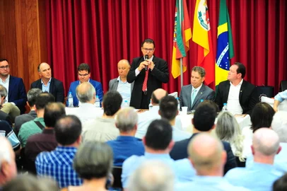 FARROUPILHA, RS, BRASIL, 14/12/2023. Balanço das ações do pacto de boas práticas trabalhistas na vitivinicultura do RS. Encontro aconteceu no Seminário Apostólico de Caravaggio, em Farroupilha, e contou com a presença do Ministro do Trabalho, Luiz Marinho. (Porthus Junior/Agência RBS)<!-- NICAID(15625632) -->