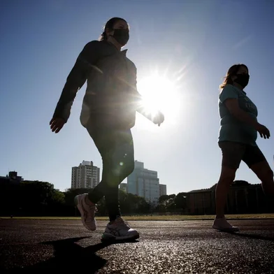 PORTO ALEGRE, RS, BRASIL, 29-04-2021: Centro Estadual de Treinamento Esportivo (Cete) reabre para caminhadas e corridas de segunda a sexta-feira, com ocupação máxima de cem pessoas. A reabertura se deve ao decreto publicado pelo governo do Estado que alterou o modelo de Distanciamento Controlado, colocando todo o território gaúcho em bandeira vermelha. (Foto: Mateus Bruxel/ Agência RBS)Indexador: Mateus Bruxel<!-- NICAID(14769500) -->