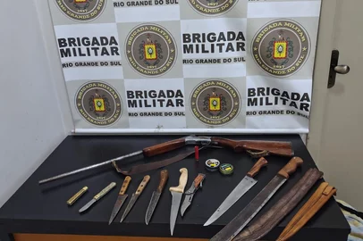 Brigada Militar de Tapejara prende homem por violência doméstica com arma de fogo e facão <!-- NICAID(16301136) -->
