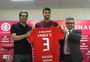 Kaique Rocha é apresentado no Inter com a camisa 3: "Espero chegar aos pés de um zagueiro como o Índio"