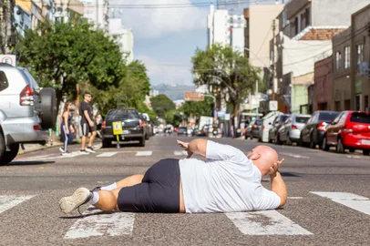 Performance de rua Desvio, da Muovere Cia da Dança.<!-- NICAID(15741991) -->