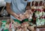 Chifre-de-veado, velas de lavanda e biscoitos de canela: as opções de presentes da Feira de Natal do Bom Fim