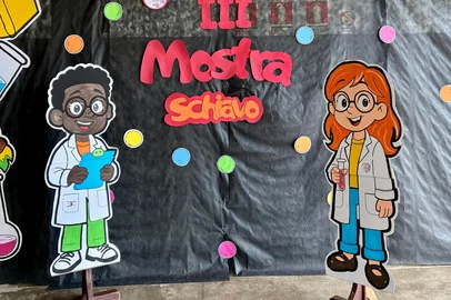 Mostra científica na escola municipal Padre João Schiavo. <!-- NICAID(16080386) -->