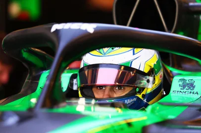 Gabriel Bortoleto no carro da Sauber<!-- NICAID(15932431) -->