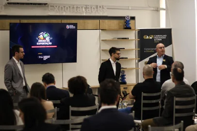 Encontro debate desafios da inteligência artificial nas empresas e no meio jurídico<!-- NICAID(16307884) -->