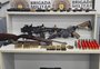 Polícia prende homem com armas e granada em casa no Vale do Sinos