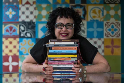 PORTO ALEGRE, RS, BRASIL, 11-10-2016. Entrevista com Cíntia Moscovich, patrona da Feira do Livro. (FOTO: ANDERSON FETTER/AGÊNCIA RBS)Indexador: Anderson Fetter<!-- NICAID(12503579) -->