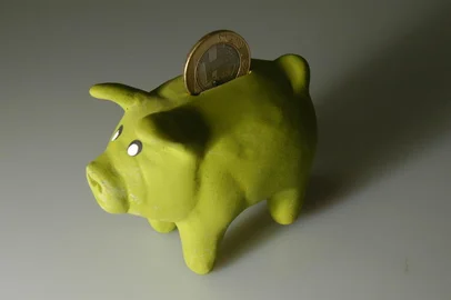 Cofre em formato de porquinho producao poupanca Pos indexado por Leticia Coimbra produção poupança,dinheiro,moeda,cofre,cofre de porquinho,cofrinho,objeto,porco,porquinho,poupança,economia