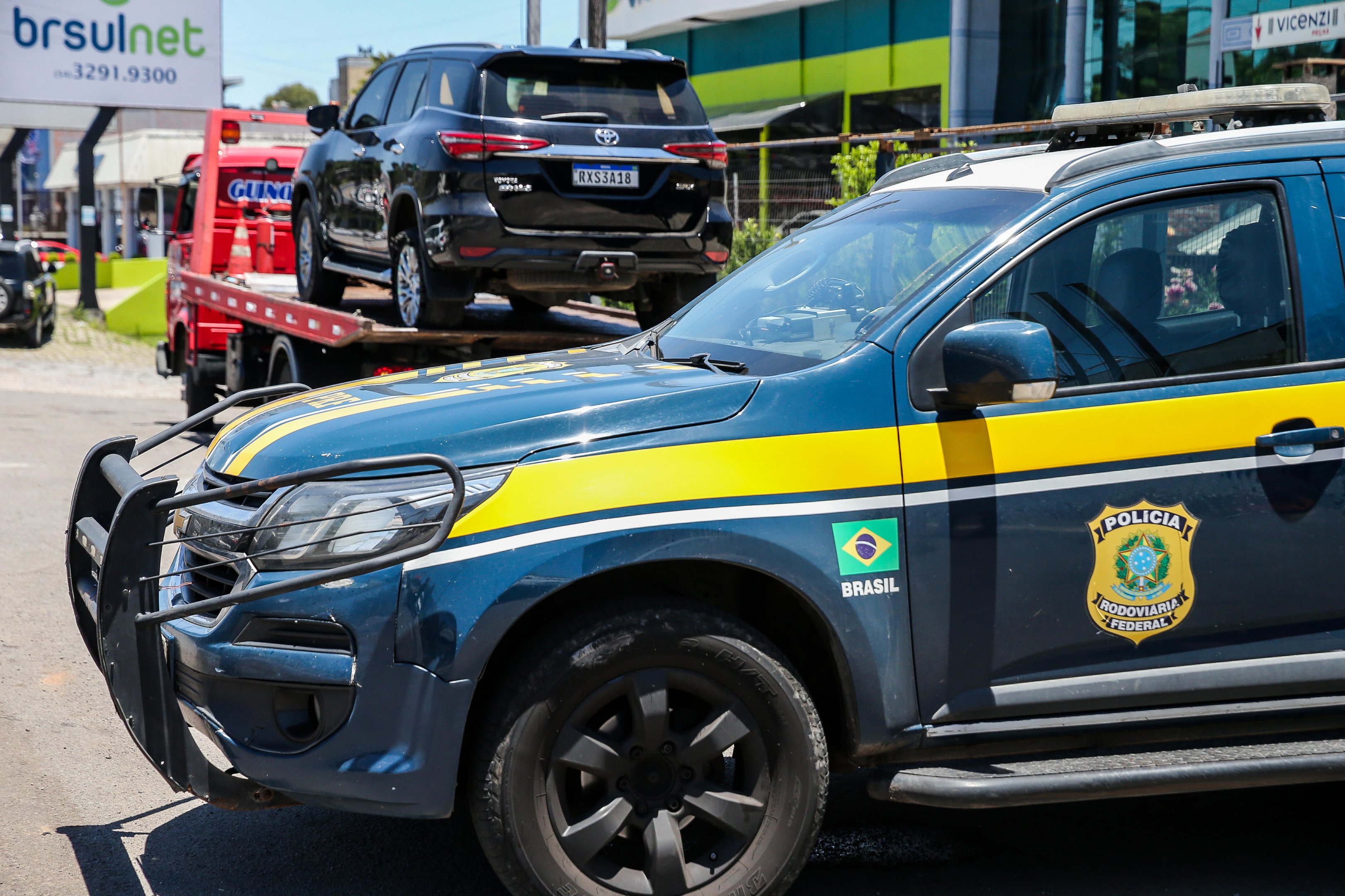 A&ccedil;&atilde;o policial apreende R$ 358 mil e dois carros na BR-116 em Caxias do Sul