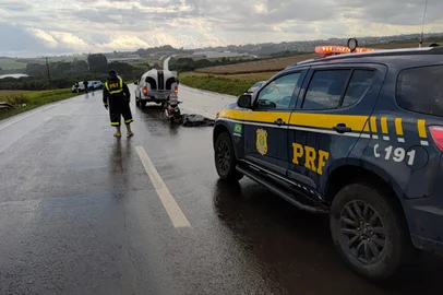 Homem morre em acidente entre carro e moto em Carazinho<!-- NICAID(16017582) -->