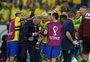 Tite se rende e faz a comemoração do "pombo" em gol de Richarlison