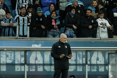 PORTO ALEGRE, RS, BRASIL, 29-07-2025: Grêmio x Fortaleza em partida atrasada válida pela 14ª rodada do Campeonato Brasileiro. O tricolor de Mano Menezes busca uma vitória após uma série de resultados negativos no Brasileirão. Foto: Duda Fortes/Agência RBS<!-- NICAID(16090438) -->