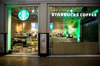 PORTO ALEGRE, RS, BRASIL, 16.05.2022: Nova cafeteria da rede Starbucks, localizada na Galeria Chaves, no centro da capital. Foto: Camila Hermes/Agência RBSIndexador: Camila Hermes<!-- NICAID(15097663) -->