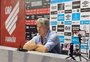 Renato confirma Grando como titular do Grêmio contra o Cruzeiro: "Adriel já sabia disso"