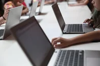 PORTO ALEGRE, RS, BRASIL, 16-10-2025: ENTREGA ANCHIETEA- BNCC COMPUTAÇÃO. Passa a valer ano que vem a exigência para que as escolas tenham computação no currículo. Um dos problemas é que não tem formado em licenciatura em computação, faltam recursos e professores capacitados.<!-- NICAID(16147780) -->