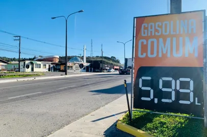 Consumidores de Caxias do Sul pagam em média R$5,99 na gasolina, posto da Br-116 Posto do bairro São Ciro rede Sim<!-- NICAID(15511599) -->