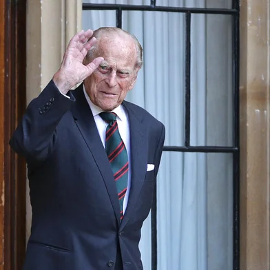 (FILES) In this file photo taken on July 22, 2020 Britain's Prince Philip (R), Duke of Edinburgh arrives for the transfer of the Colonel-in-Chief of The Rifles ceremony at Windsor castle in Windsor on July 22, 2020. - Queen Elizabeth II's husband Britain's Prince Philip, Duke of Edinburgh has died, Buckingham Palace announced on April 9, 2021. (Photo by Adrian DENNIS / POOL / AFP)Editoria: HUMLocal: WindsorIndexador: ADRIAN DENNISSecao: imperial and royal mattersFonte: POOLFotógrafo: STF<!-- NICAID(14753875) -->
