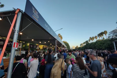 PORTO ALEGRE, RS, BRASIL, 11-04-2026: Festival Vai de Vinho Brasileiro, no Parque Farroupilha, em Porto Alegre. Foto: Sofia Lungui/Agência RBS<!-- NICAID(16264075) -->