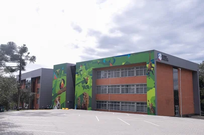 A Universidade de Caxias do Sul (UCS) realiza neste domingo (18), mais uma edição do Day Vet que abre as portas à comunidade, para apresentar a estrutura em saúde animal e os serviços realizados na área de Medicina Veterinária, das 14h às 17h30min,  em frente ao Instituto Hospitalar Veterinário (IHVET).<!-- NICAID(15458164) -->