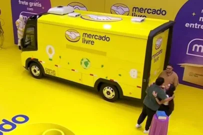 Van elétrica fabricada em Caxias do Sul é usada em prova do líder do BBB. Foi nesta terça, dia 2 de abril. <!-- NICAID(15723771) -->
