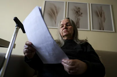 PORTO ALEGRE, RS, BRASIL, 13-08-2025: Maria Tereza Rosa Figueiredo, aguardou por anos o pagamento de um precatório, mas, quando o valor foi liberado na Justiça, o advogado não avisou e transferiu os valores para suas contas se apropriando dos dinheiro. Foto: Camila Hermes/Agencia RBS<!-- NICAID(16100905) -->