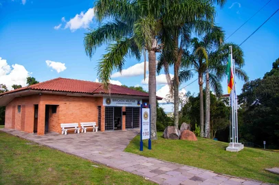 Novo posto da Brigada Militar na UCS, em Caxias, será inaugurado nesta quarta-feira. Bloco 54, próximo ao zoológico, recebeu a instalação de uma fração do 12° BPM, nomeada como 4º pelotão. O foco será o atendimento de ocorrências na Zona Leste.<!-- NICAID(16266169) -->