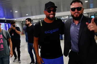 Porto Alegre, RS, Brasil, 10/01/2023 - Maicon, ex-capitão do Grêmio, chega em Porto Alegre - Foto: Jonathan Heckler/Agência RBS<!-- NICAID(15317029) -->