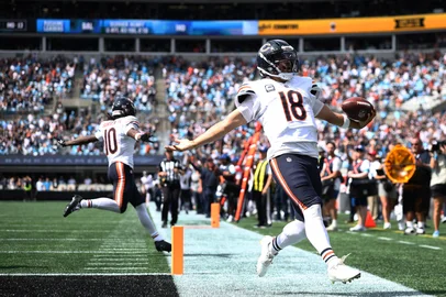 CHARLOTTE, NORTH CAROLINA - SEPTEMBER 13: Caleb Williams #18 of the Chicago Bears celebrates after scoring a touchdown against the Carolina Panthers during the first half of the game at Bank of America Stadium on September 13, 2026 in Charlotte, North Carolina.   Jared C. Tilton/Getty Images/AFP (Photo by Jared C. Tilton / GETTY IMAGES NORTH AMERICA / Getty Images via AFP)<!-- NICAID(16365146) -->