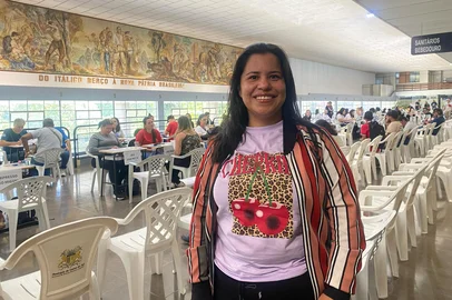 Feirão de Empregos oferece mais de mil oportunidades neste sábado, em Caxias do Sul. Entrevista com Fátima Tatiana Suelos da Silva.<!-- NICAID(16001269) -->