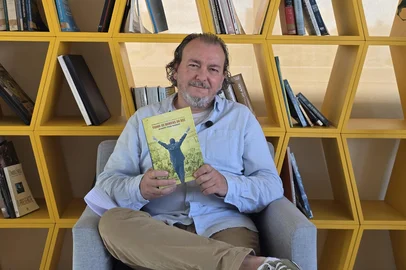 Fábio Schaffner participa do O que Estou Lendo.<!-- NICAID(16233177) -->