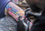 Agendas lotadas e oferta variada: mercado de tatuagens na Serra cresce ano após ano