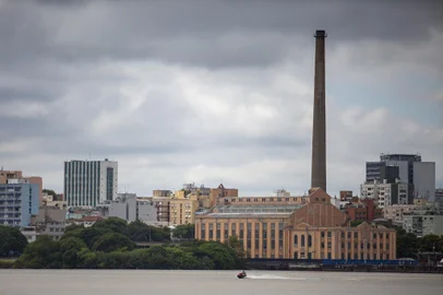 PORTO ALEGRE, RS, BRASIL - Imagens para Matéria Especial na Super Edição de ZH de 20 e 21 de fevereiro de 2021. Os caminhos para a revitalização do Centro de Porto Alegre. Na imagem vista da Usina do Gasômetro.Indexador: Jefferson Botega<!-- NICAID(14715678) -->